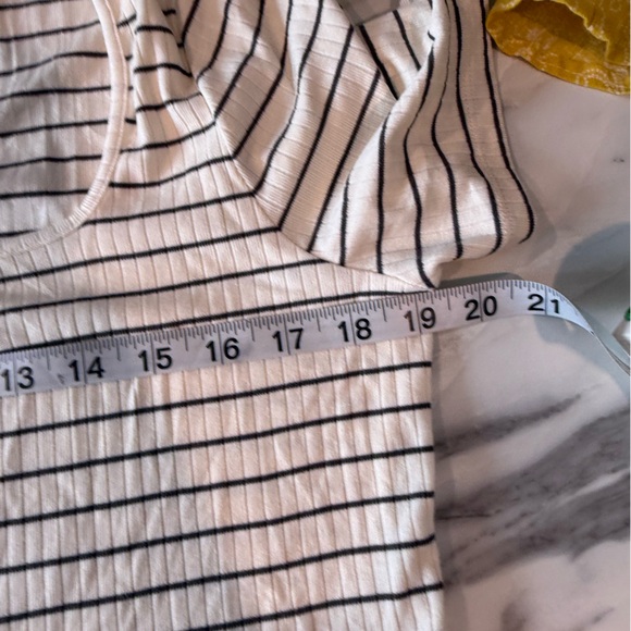 Madewell Ribbed Square-Neck Crop Top - Picture 4 of 7